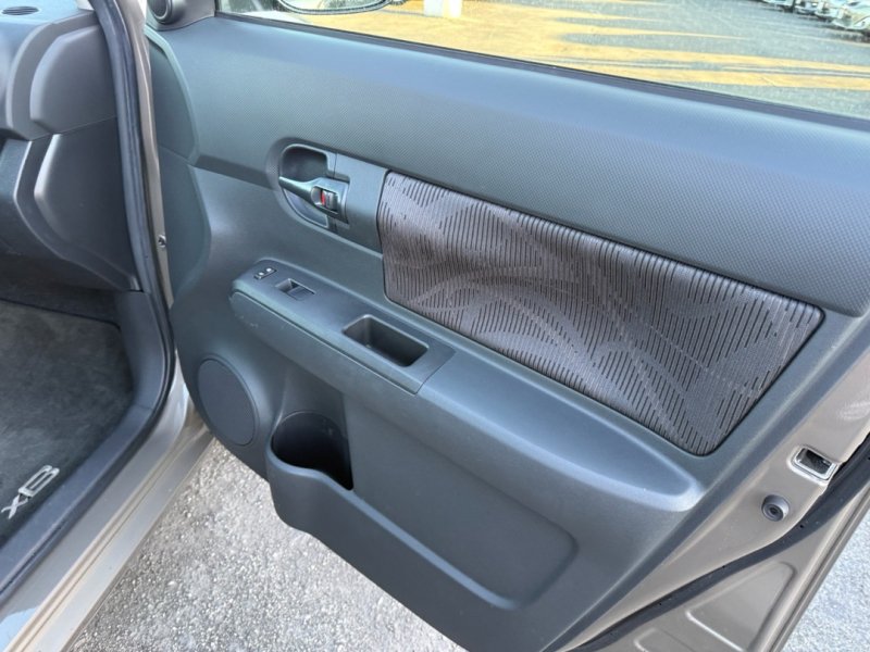 Used 2013 Scion xB FWD image 24