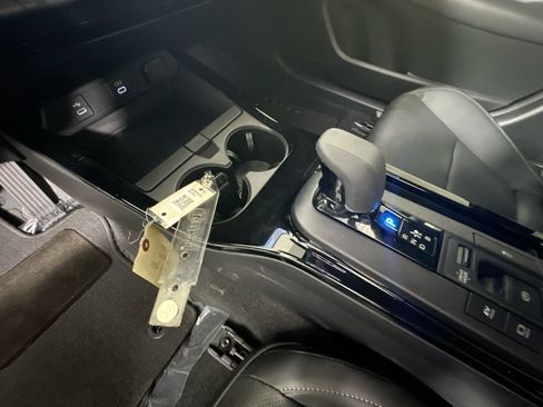 Used 2023 Toyota Prius XLE FWD image 22