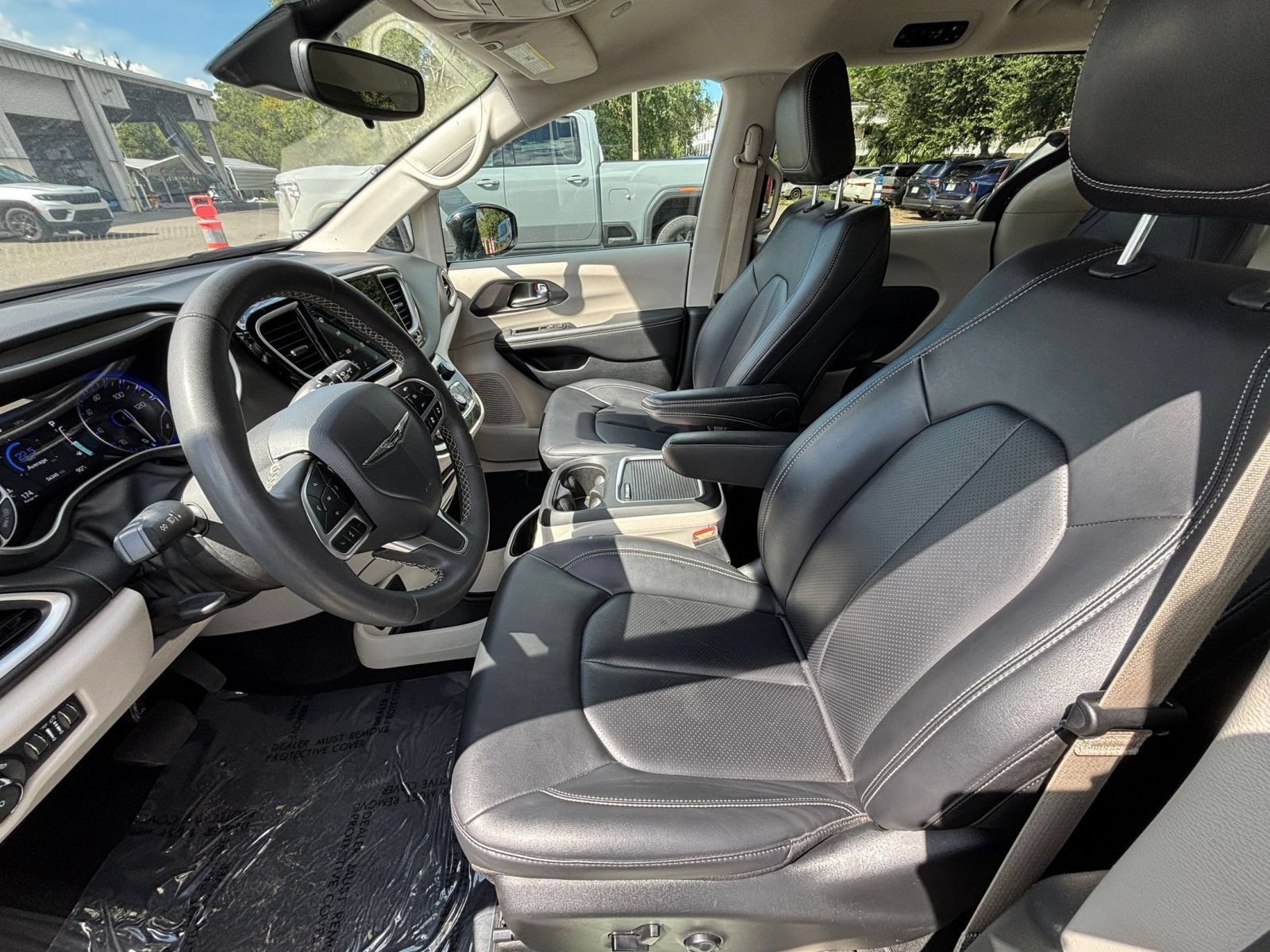 Used 2024 Chrysler Pacifica Touring-L FWD image 28