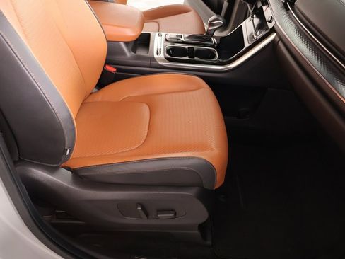 Used 2023 Kia Carnival SX Prestige w/ Paint Protection Package image 15