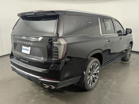 Used 2025 Chevrolet Suburban High Country image 7