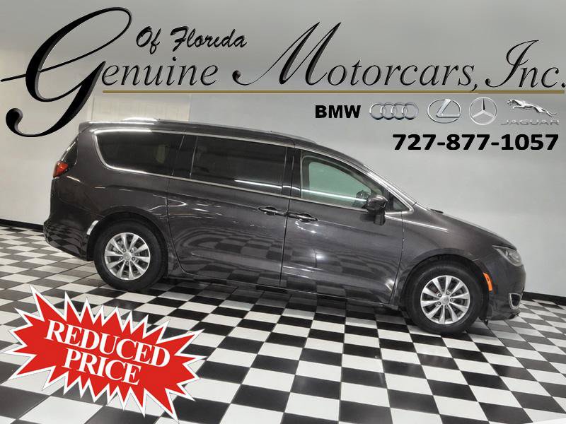 Used 2019 Chrysler Pacifica Touring-L FWD image 1