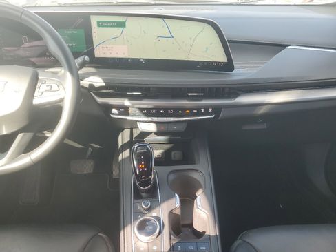 Used 2025 Cadillac XT4 Premium Luxury image 10