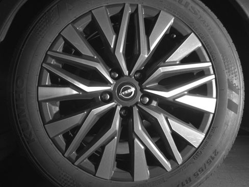 Used 2025 Nissan Altima 2.5 SV FWD image 17