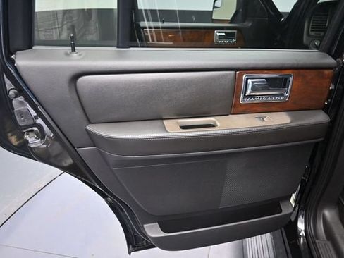 Used 2013 Lincoln Navigator 4WD w/ HD Trailer Tow Pkg image 33