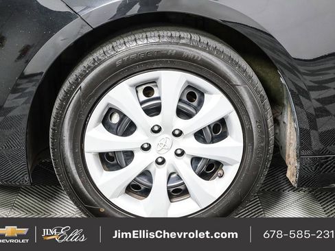 Used 2021 Toyota Corolla LE image 33