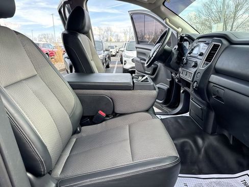 Used 2018 Nissan Titan S image 21