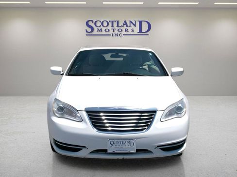 Used 2013 Chrysler 200 Touring FWD image 3