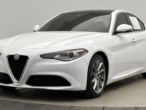 Used 2021 Alfa Romeo Giulia Sprint w/ Sun & Sound Package image 10