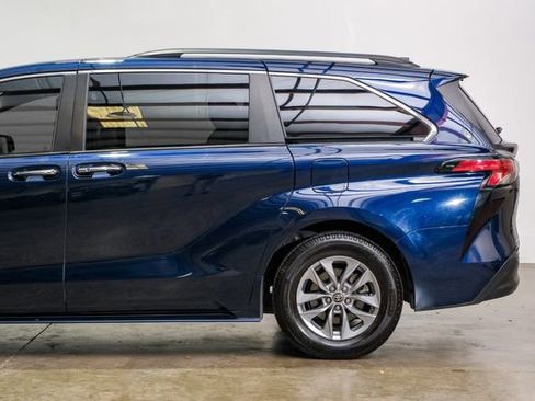 Used 2022 Toyota Sienna XLE w/ XLE Plus Package AWD/4WD image 20