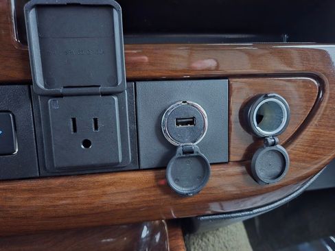 Used 2020 GMC Savana 2500 Extended w/ Enhanced Convenience Package image 31