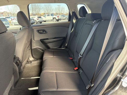 Used 2023 Nissan Rogue S image 17