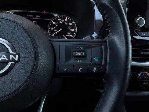 Used 2025 Nissan Pathfinder SV AWD/4WD image 38