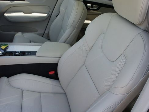 New 2026 Volvo XC60 B5 Ultra w/ Protection Package Premier image 19