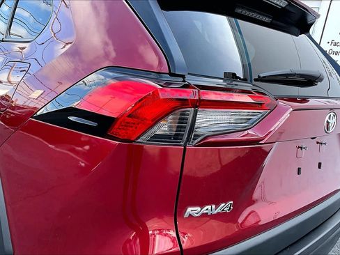 Used 2022 Toyota RAV4 LE image 28