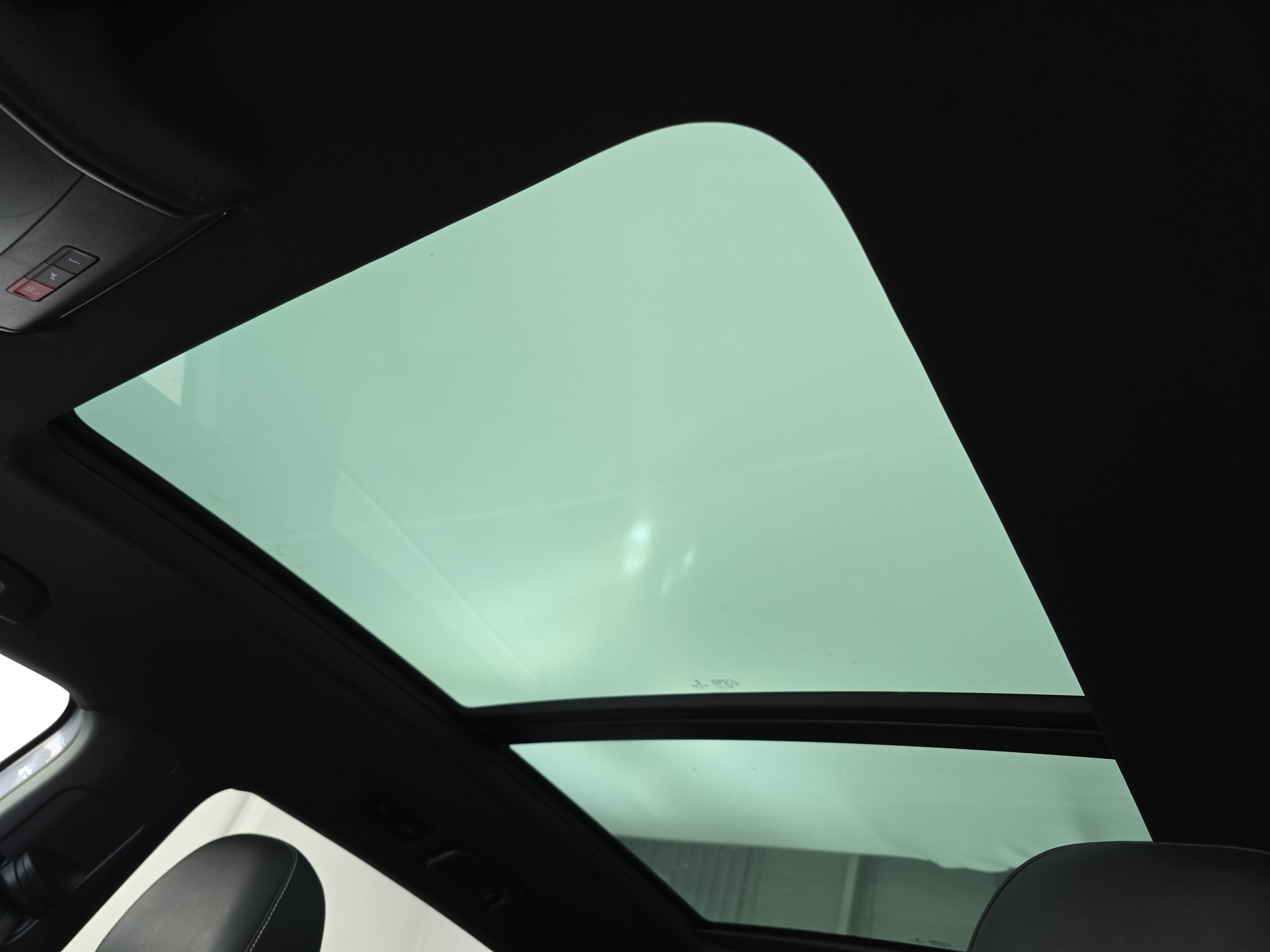 Used 2020 Volkswagen Atlas Cross Sport SE w/ Panoramic Sunroof Package FWD image 30
