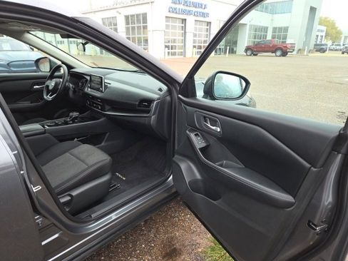 Used 2024 Nissan Rogue SV image 34