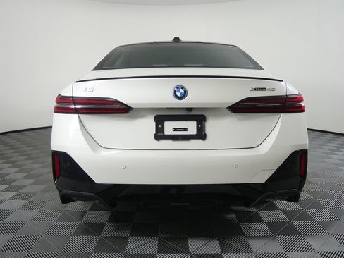 Used 2025 BMW i5 xDrive40 w/ Executive Package image 4