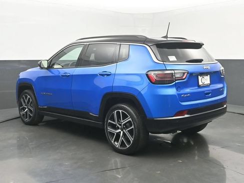 Used 2025 Jeep Compass Limited w/ Elite Group AWD/4WD image 3