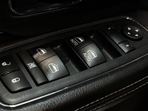 Used 2017 RAM 1500 Laramie AWD/4WD image 18