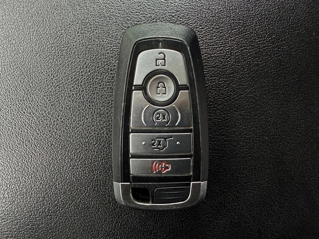 Used 2022 Ford Edge Titanium AWD/4WD image 35