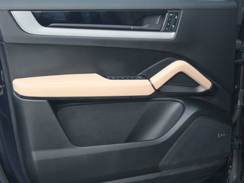 Certified 2025 Porsche Cayenne image 23
