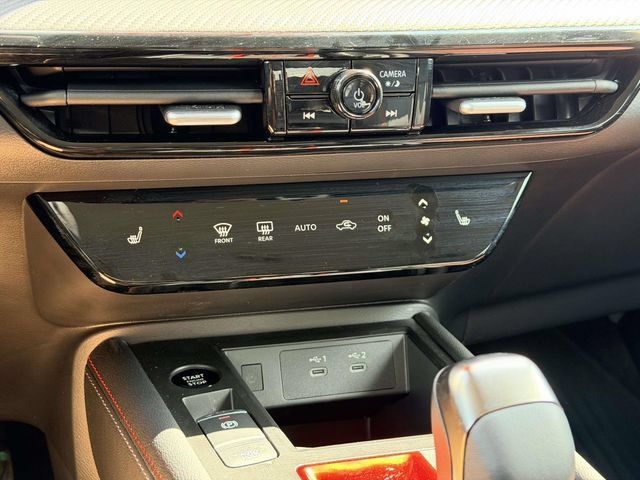 Used 2026 Nissan Kicks SR w/ Interior Electronics Package FWD image 21