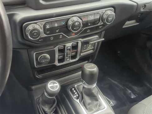 Used 2022 Jeep Gladiator Sport image 27