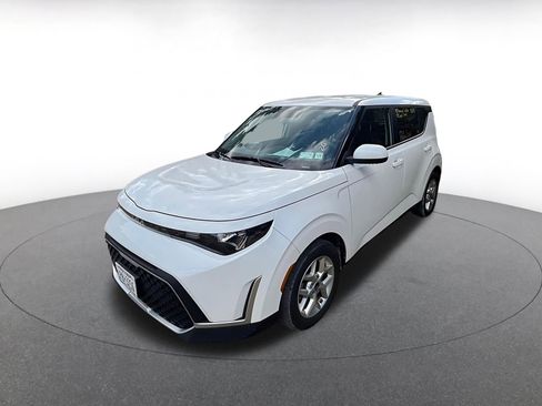 Used 2025 Kia Soul LX w/ LX Technology Package image 4