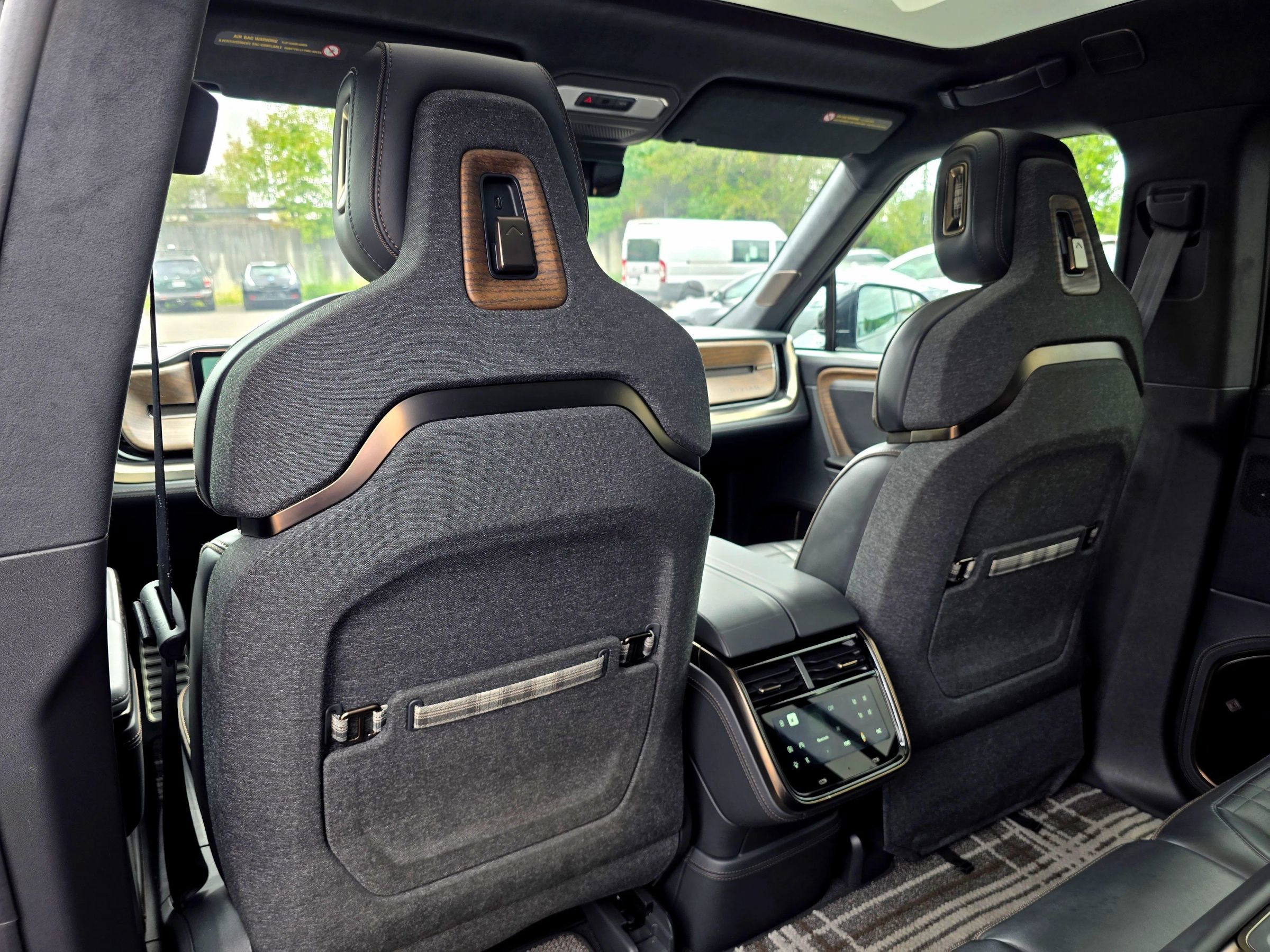 Used 2025 Rivian R1S Premium Dual AWD/4WD image 47