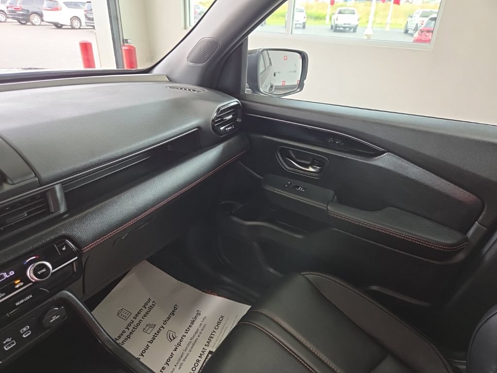 Used 2025 Honda Pilot TrailSport image 22
