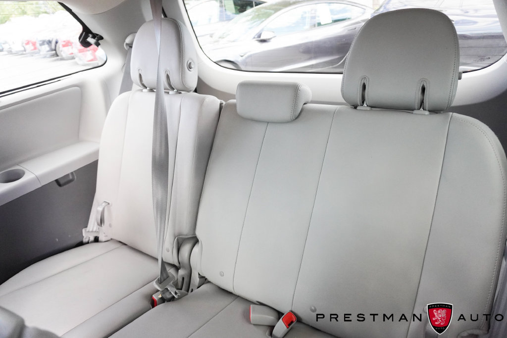 Used 2020 Toyota Sienna XLE w/ XLE Navigation Package FWD image 39