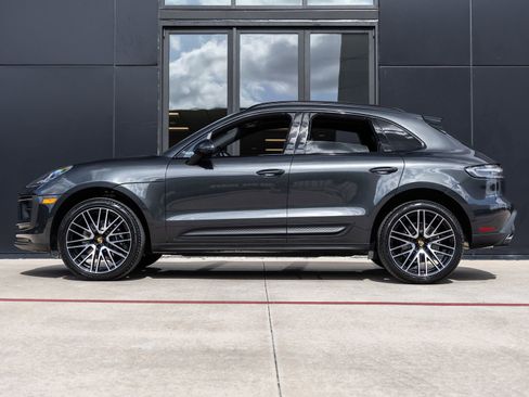 Certified 2026 Porsche Macan AWD/4WD image 2