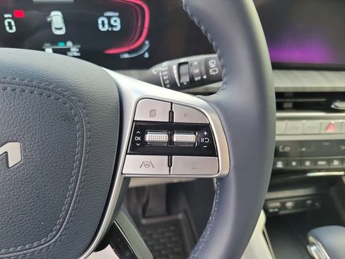 Used 2025 Kia Telluride EX image 16