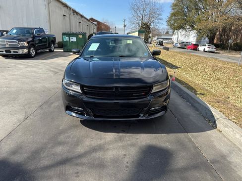 Used 2017 Dodge Charger R/T w/ Blacktop Package image 5