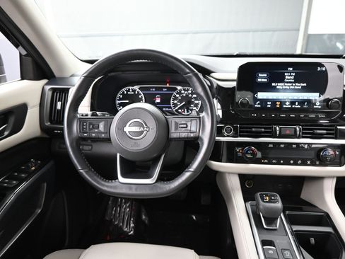 Used 2022 Nissan Pathfinder SL image 13