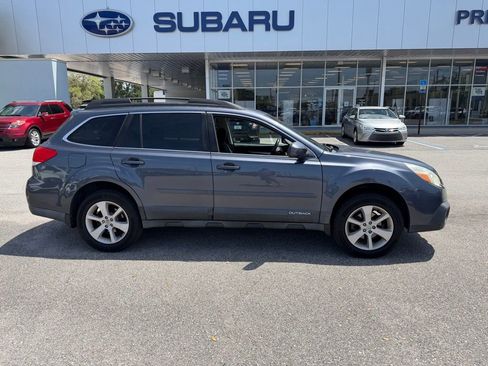 Used 2014 Subaru Outback 2.5i Premium AWD/4WD image 2