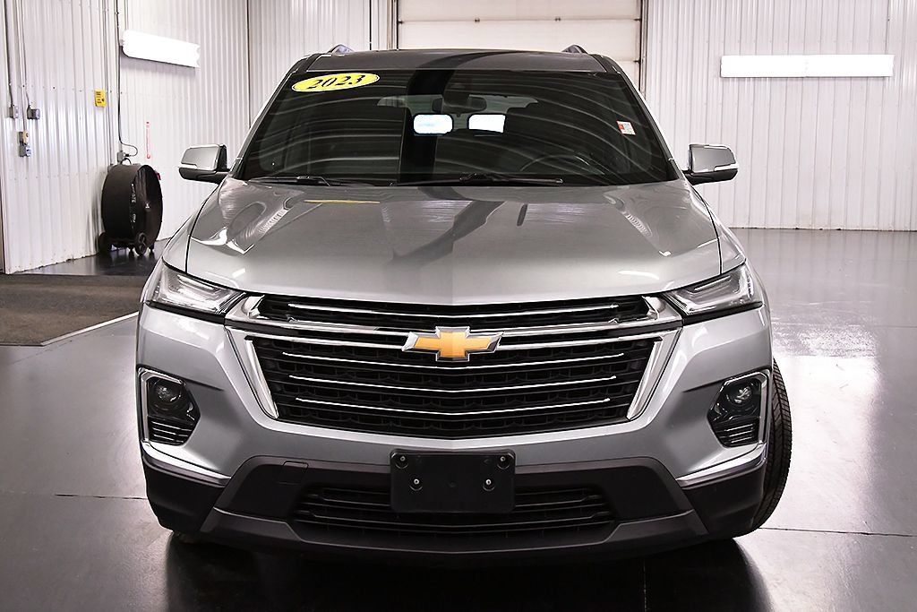 Used 2023 Chevrolet Traverse LT AWD/4WD image 2