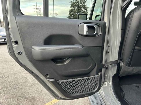 Used 2022 Jeep Wrangler Unlimited Sahara w/ Cold Weather Group image 38