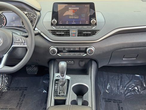 Used 2022 Nissan Altima 2.5 SV FWD image 21