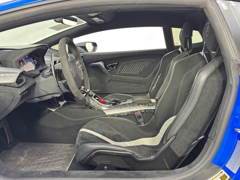 Used 2018 Lamborghini Huracan Performante image 17