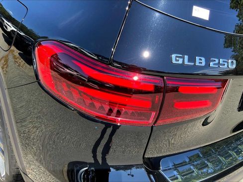 Certified 2026 Mercedes-Benz GLB 250 4MATIC image 18