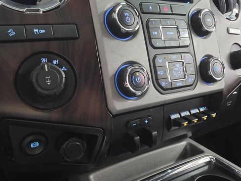 Used 2015 Ford F250 Lariat w/ Lariat Ultimate Package AWD/4WD image 21