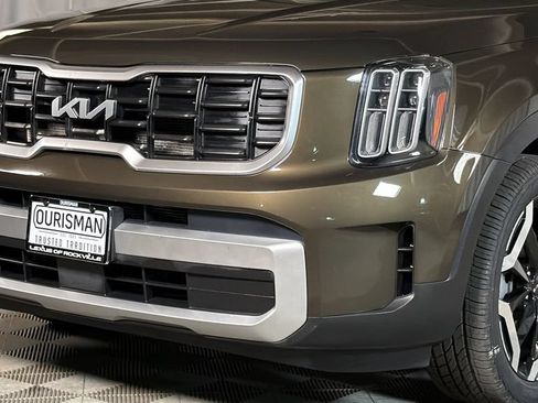 Used 2023 Kia Telluride S AWD/4WD image 3