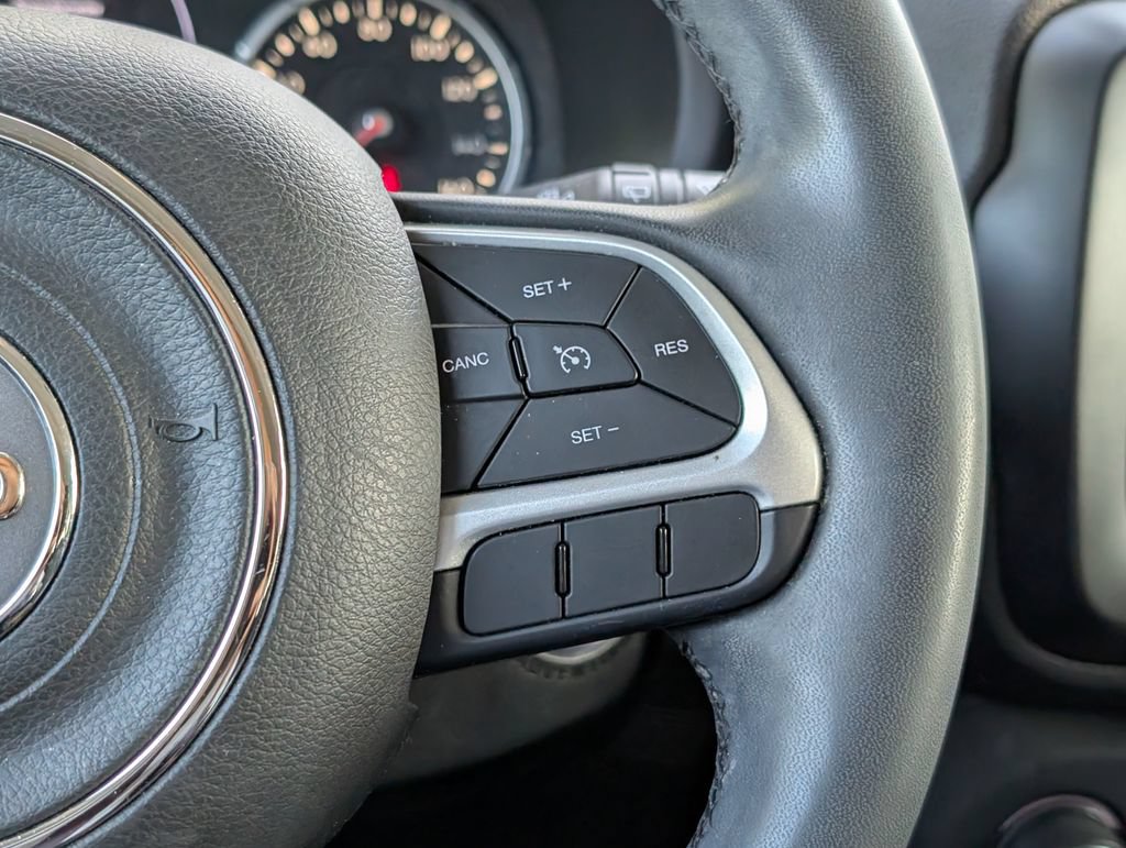 Used 2018 Jeep Renegade Latitude FWD image 16