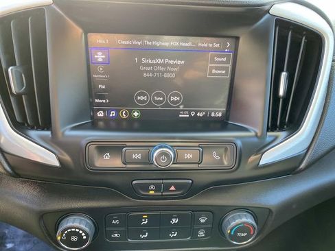 Used 2024 GMC Terrain SLE image 8