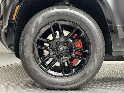 Used 2024 Land Rover Defender 110 X image 10