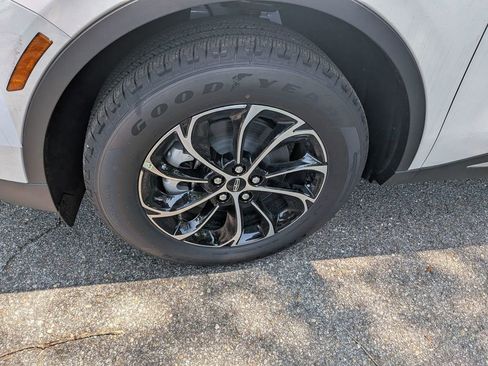 New 2026 Lincoln Nautilus Premier AWD/4WD image 12