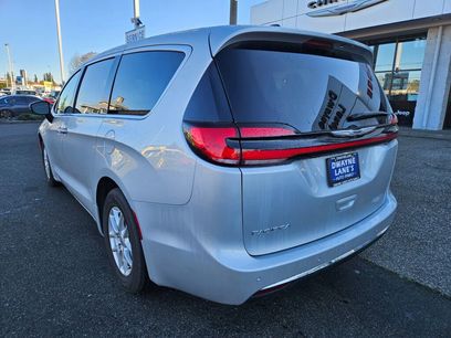 Used 2024 Chrysler Pacifica Touring-L