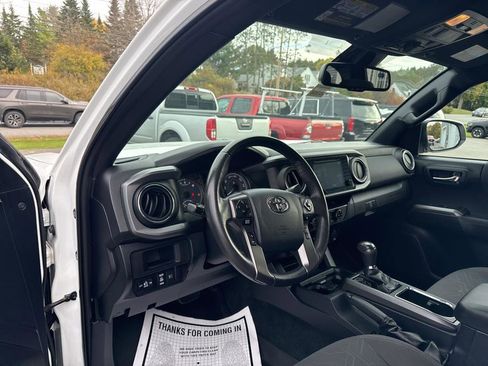 Used 2018 Toyota Tacoma TRD Off-Road image 7